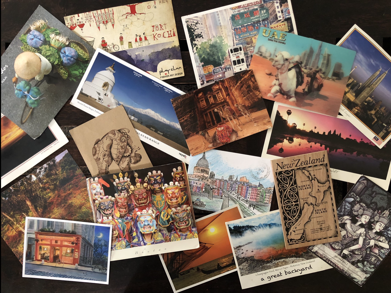 TOP 5 REASONS TO WRITE POSTCARDS WHEN ON TRAVEL